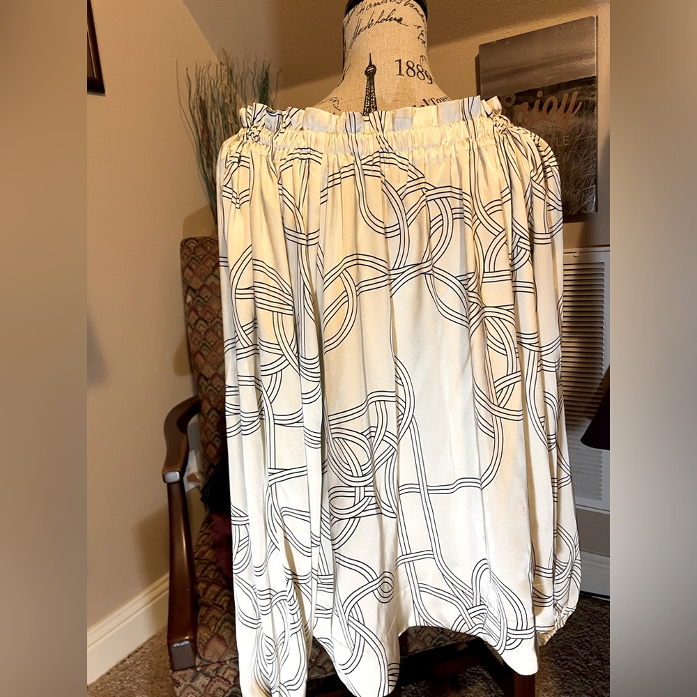 🖤 H&M Balloon style sleeves oversized satin feel Top cream black w back tie SZ S